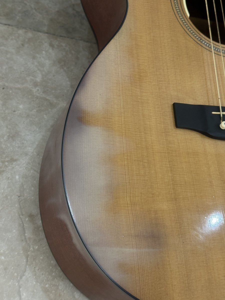 ferdinaragon's tweet photo. Hay nako talaga @CebuPacificAir. 

My guitar and guitar case got soaked 😭😭😭

Di niyo ipinahand carry pero pag icheckin, pinaulanan nyo huhu

GG HUHUHU

This is $1700 guitar btw https://t.co/6UvSyrSbRy