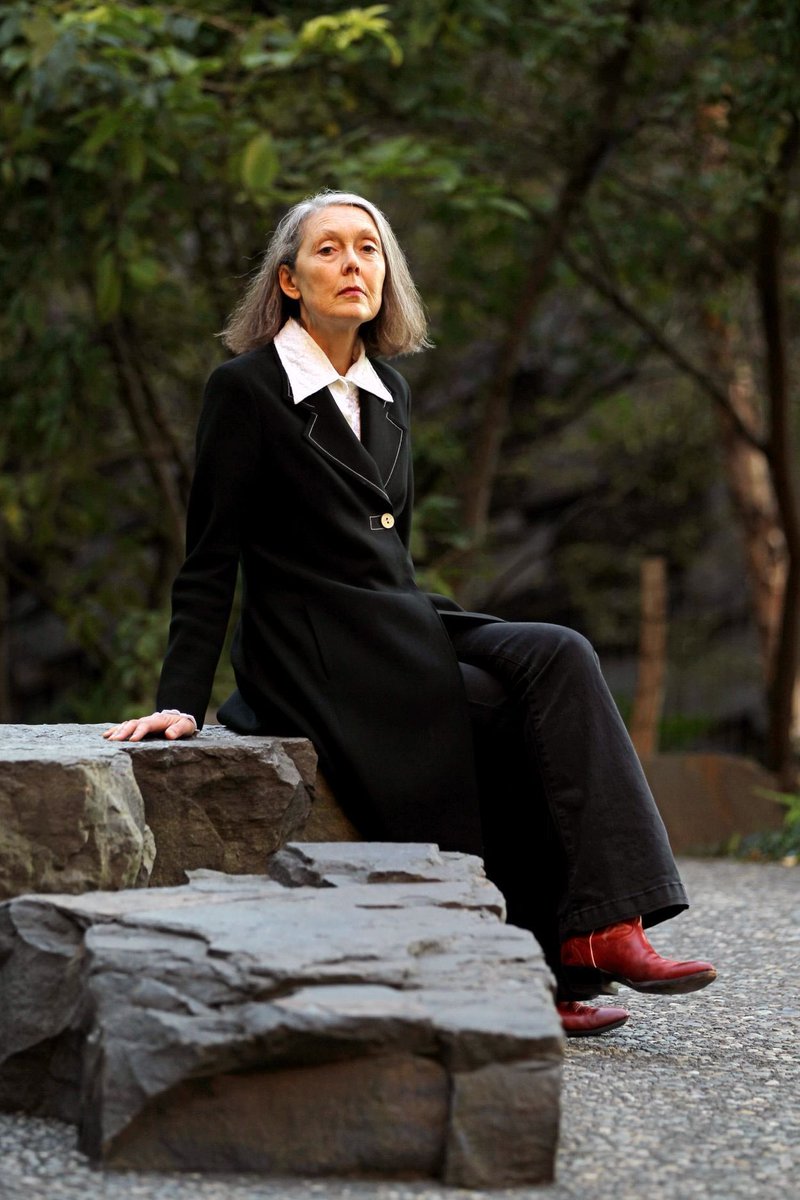 chenchenwrites's tweet photo. Poets, dress more like Anne Carson. https://t.co/weDccGgb9j