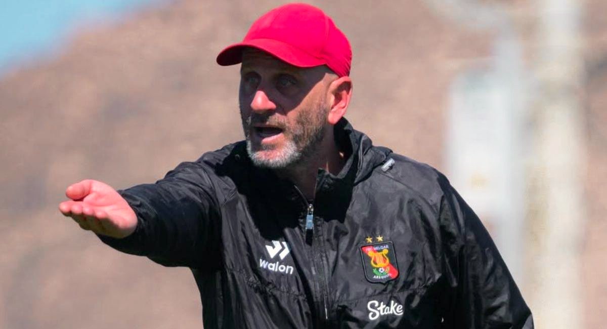 ErrorArbitralTR's tweet photo. Miguel Rondelli: “Mientras el partido fue once contra once, Melgar fue MUY SUPERIOR a Universitario. Pero cuando la U empezó a jugar con catorce ( con la AYUDA de los árbitros), todo se hizo muy difícil.”

¿Opiniones? 🤔 https://t.co/KM0DLZOt4A