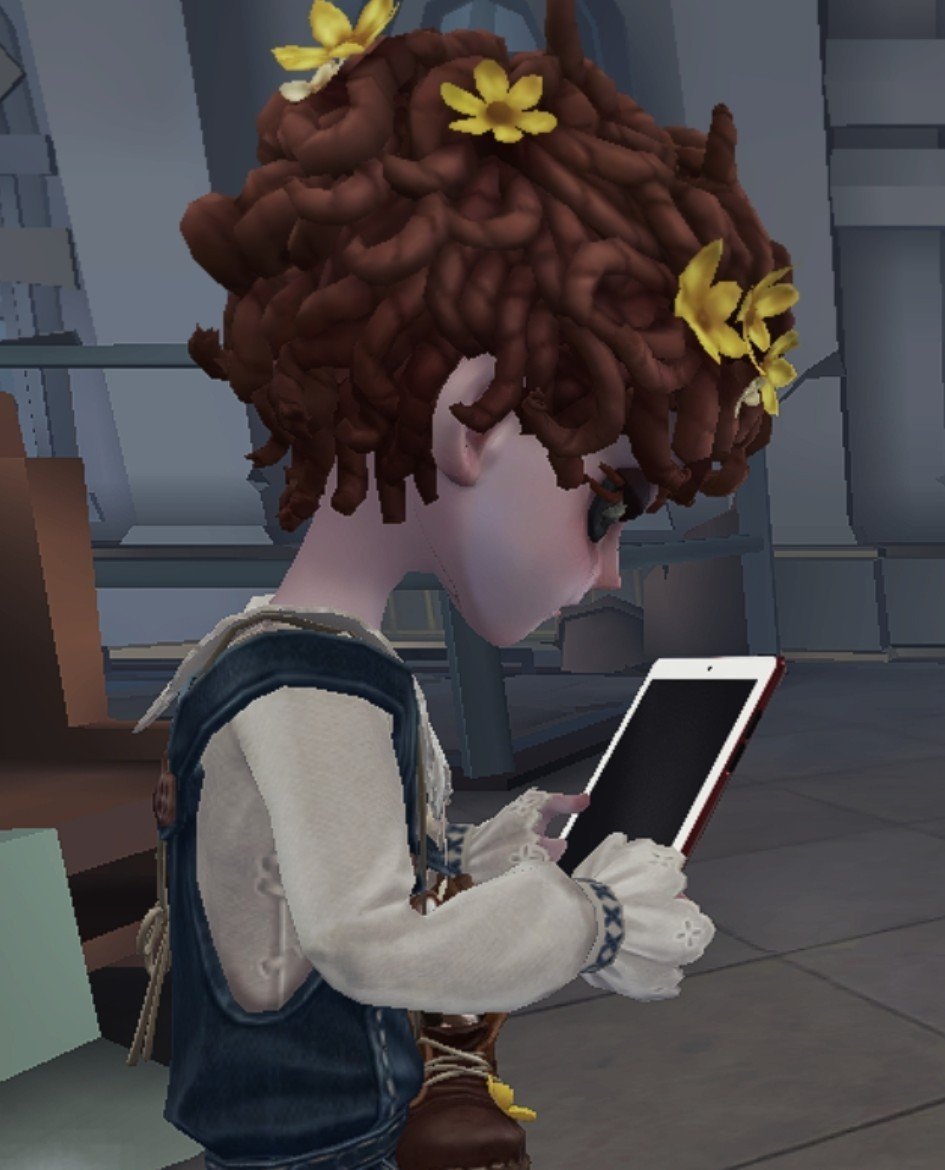 hibajamjam's tweet photo. Kai get off that iPad https://t.co/VNYQ0NaE4B