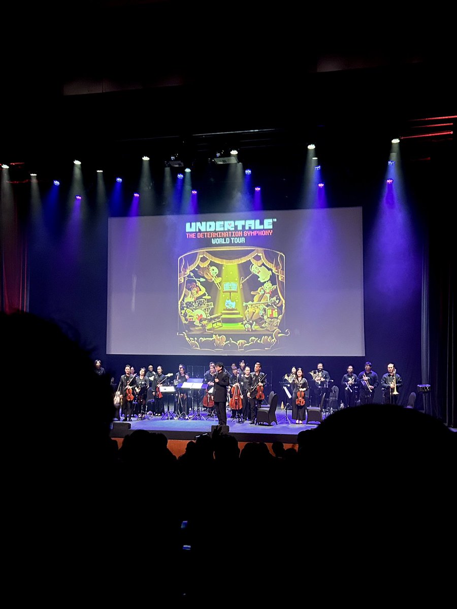 dimblurb's tweet photo. dat was like… TOP 10 MOMENTS OF MY LIFEEEE my very first concert and its UNDERTALE🥹 the game dat i cherished since i was 14😭

i went alone but the community is so welcoming AKDBSKXBALDB SUCH A FUN DAYYY https://t.co/HtiO5ph8Xj