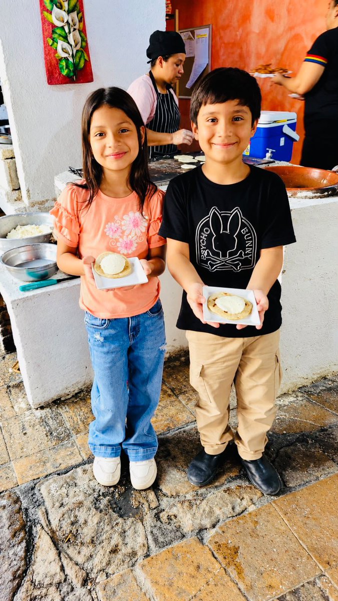 hnpresidencia's tweet photo. ¡Santa Rosa de Copán dejó recuerdos con sabor a tradición! 

Gastronomía, paseos y momentos en familia marcaron esta Semana Morazánica.

Sigamos disfrutando Honduras. 

¡Regresen con precaución y lleguen con bien a casa! https://t.co/3iR4c5WI3C
