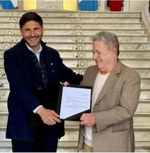 NatividadGrige4's tweet photo. LA LEY SE VA A CUMPLIR CUNDO SE VAYAN TODOS A LA MIERDA MANGA DE TRAIDORES Y LA REPUTA QUÉ LOS PARIO ,POLÍTICA MALDITA .
FUERA DE LA FACULTAD . https://t.co/Ha4gtmVER3