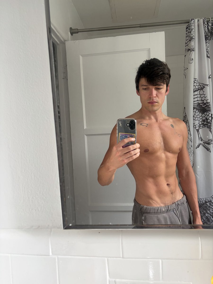 Cnrjmsmcg's tweet photo. Woke up skinnyyyyy https://t.co/uoNjbL22tC