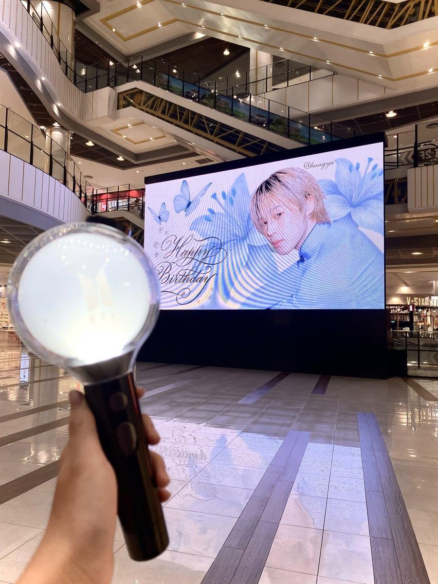 JIMIN_RECORD13's tweet photo. 베트남 하이퐁 AEON MALL의 4개 스크린에서 송출된 또다른 지민 생일축하 LED 광고입니다.

📍AEON MALL HẢI PHÒNG
🗓 2026.10.08
 
*주최 @ alpi_delova (Threads)
멋진 서포트 감사합니다 🙇‍♀️ 
➡️ https://t.co/y5cI1Di7XA

HAPPY JIMTOBER 
#JIMTOBER2026
#OurSerotoMin
#우리의_세로토민 #지민 https://t.co/0Y7HUYuDq0