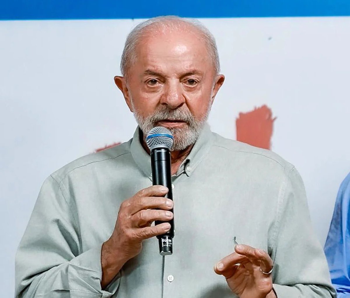 centralreality's tweet photo. 🚨AGORA: “Exército do Lula”, canal no WhatsApp com mais de 3.3 milhões de pessoas, será SUSPENSO por decisão de Nunes Marques a pedido de Flávio Bolsonaro. https://t.co/1RfbgHMAp9