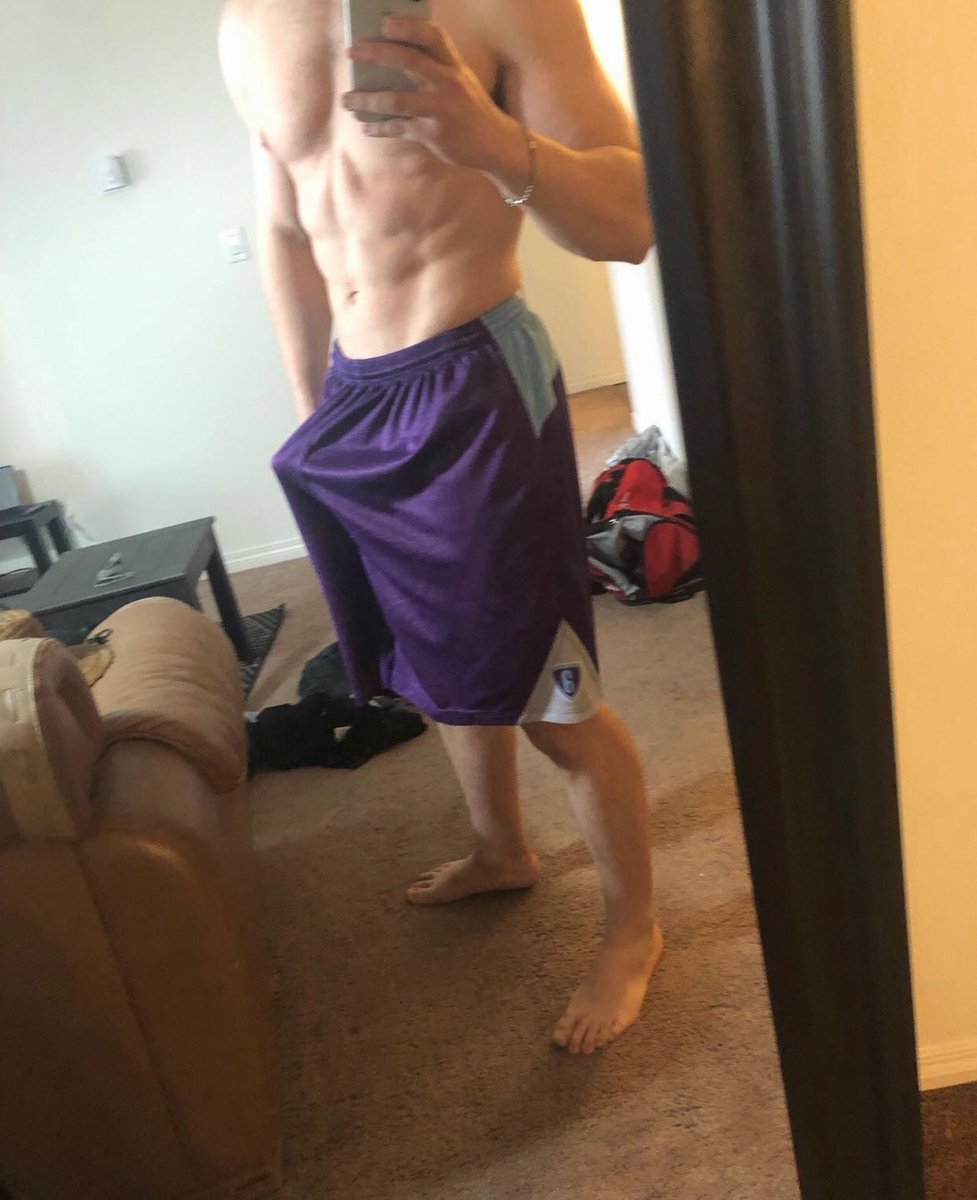 jakelmillerxxx's tweet photo. Morning wood for Canadian thanksgiving 😈 https://t.co/ibGBYRgpGr