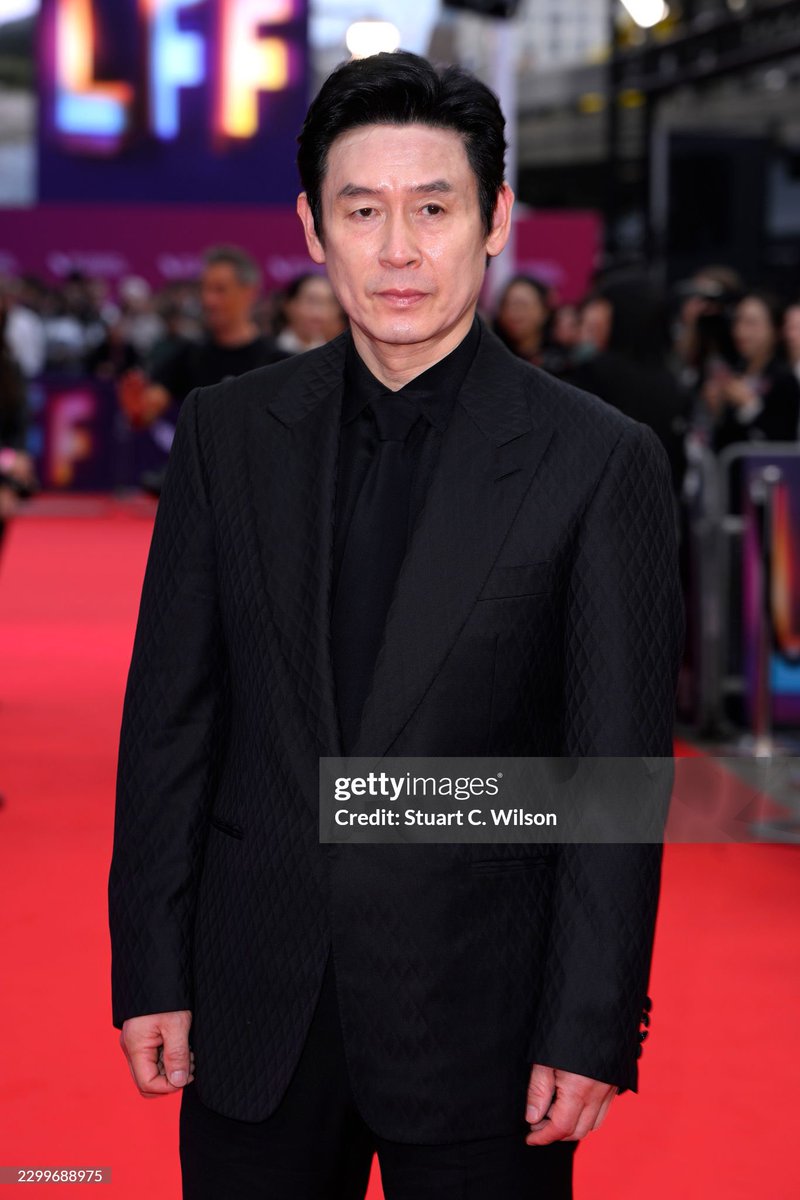 SKGVietnamfan's tweet photo. [BFI70] POSSIBLE LOVE - GALA 101126

Sul Kyung Gu attends the "Possible Love" Gala during the 70th BFI London Film Festival ✨

#sulkyunggu #설경구 #possiblelove #가능한사랑 #londonfilmfestival https://t.co/WdkaE1LfEV