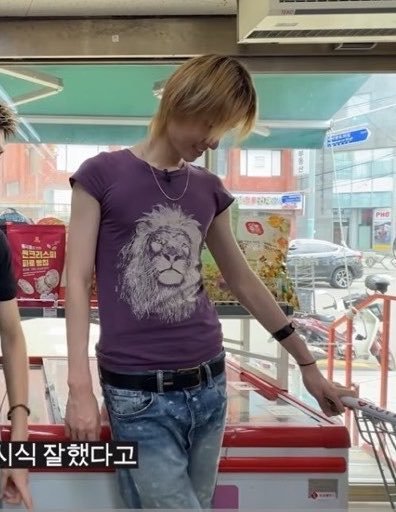 Jkandystarrr17's tweet photo. Is this your standard to be a men?🤭 Jungkook has a body of 29 years old man, he is not your standard to begin with. https://t.co/CZGRl5FUve