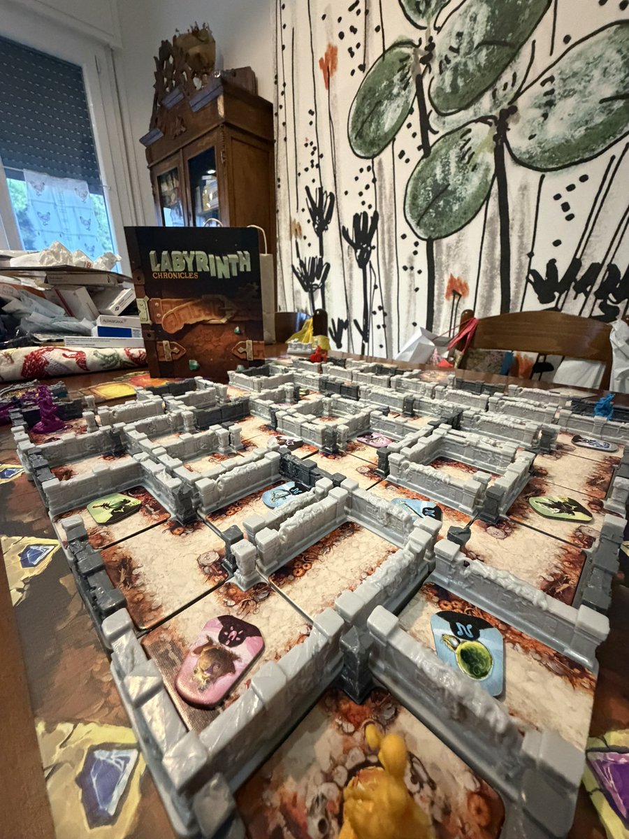 CaesarMeeple's tweet photo. またダンジョン探索に出発だ!⚔ @RavensburgerNA
Back to exploring dungeons #labirynth #labirynthchronicles https://t.co/zIl6p8dwtV