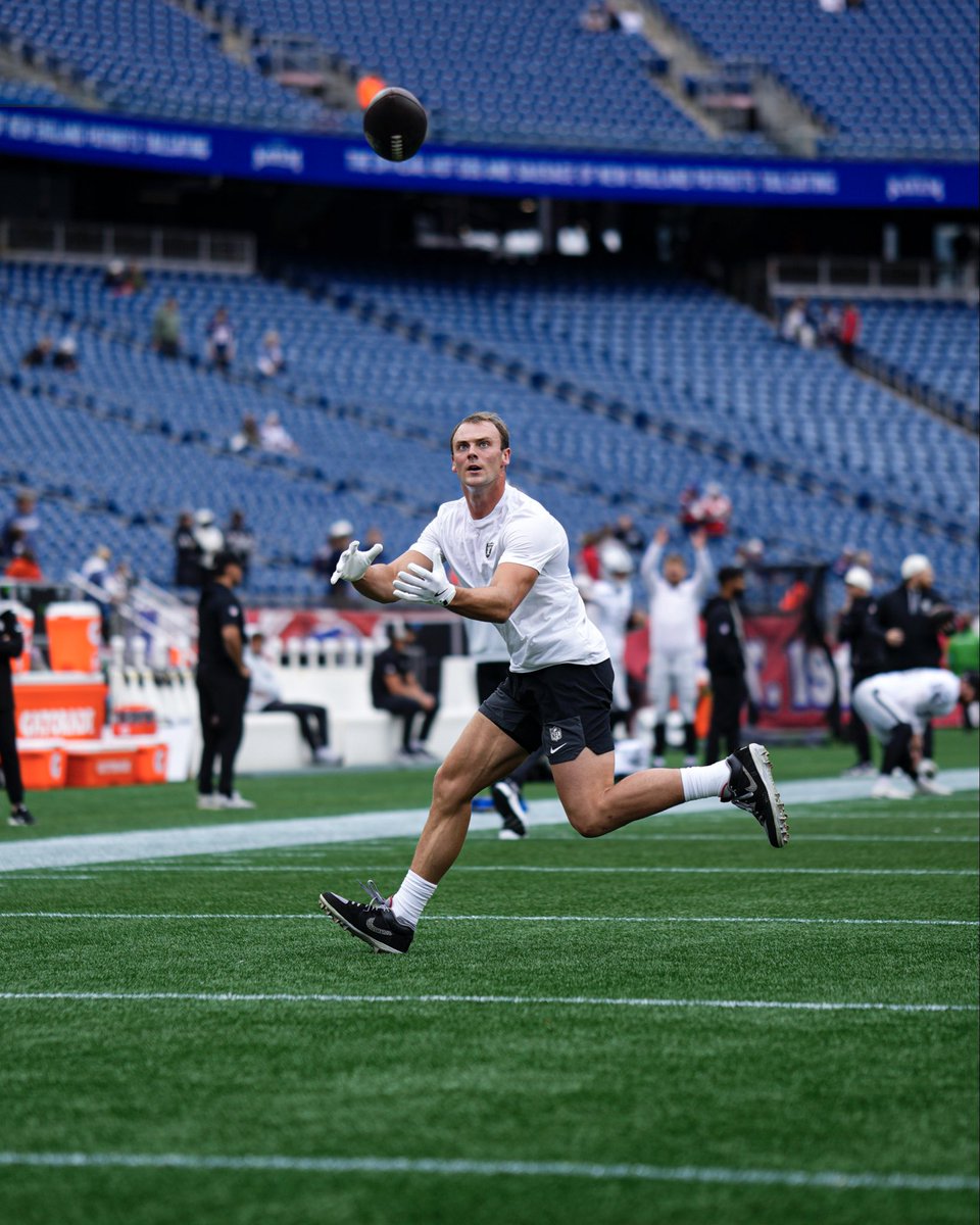 Raiders's tweet photo. Time’s ticking… #LVvsNE https://t.co/izj9nnCMtT