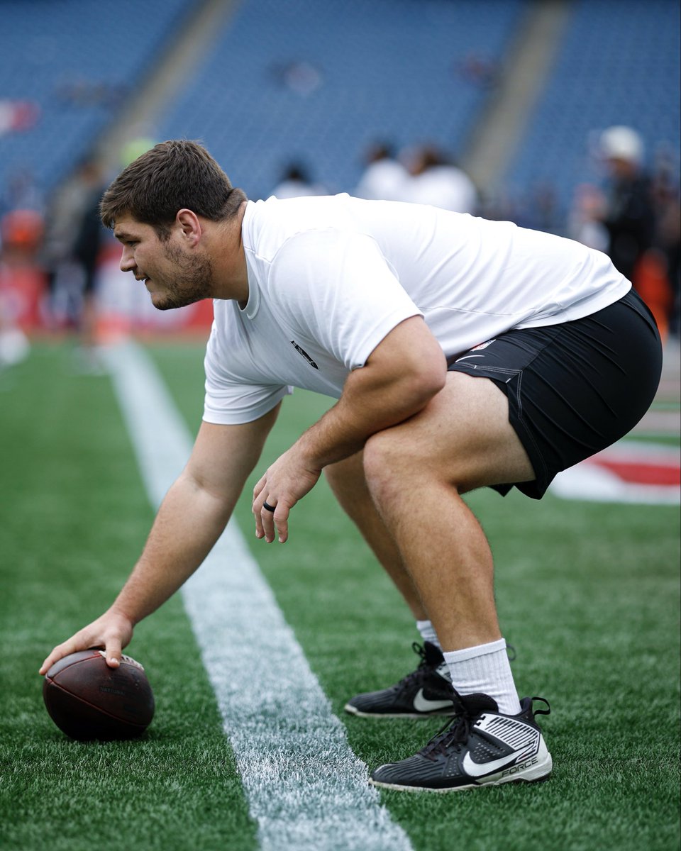 Raiders's tweet photo. Time’s ticking… #LVvsNE https://t.co/izj9nnCMtT