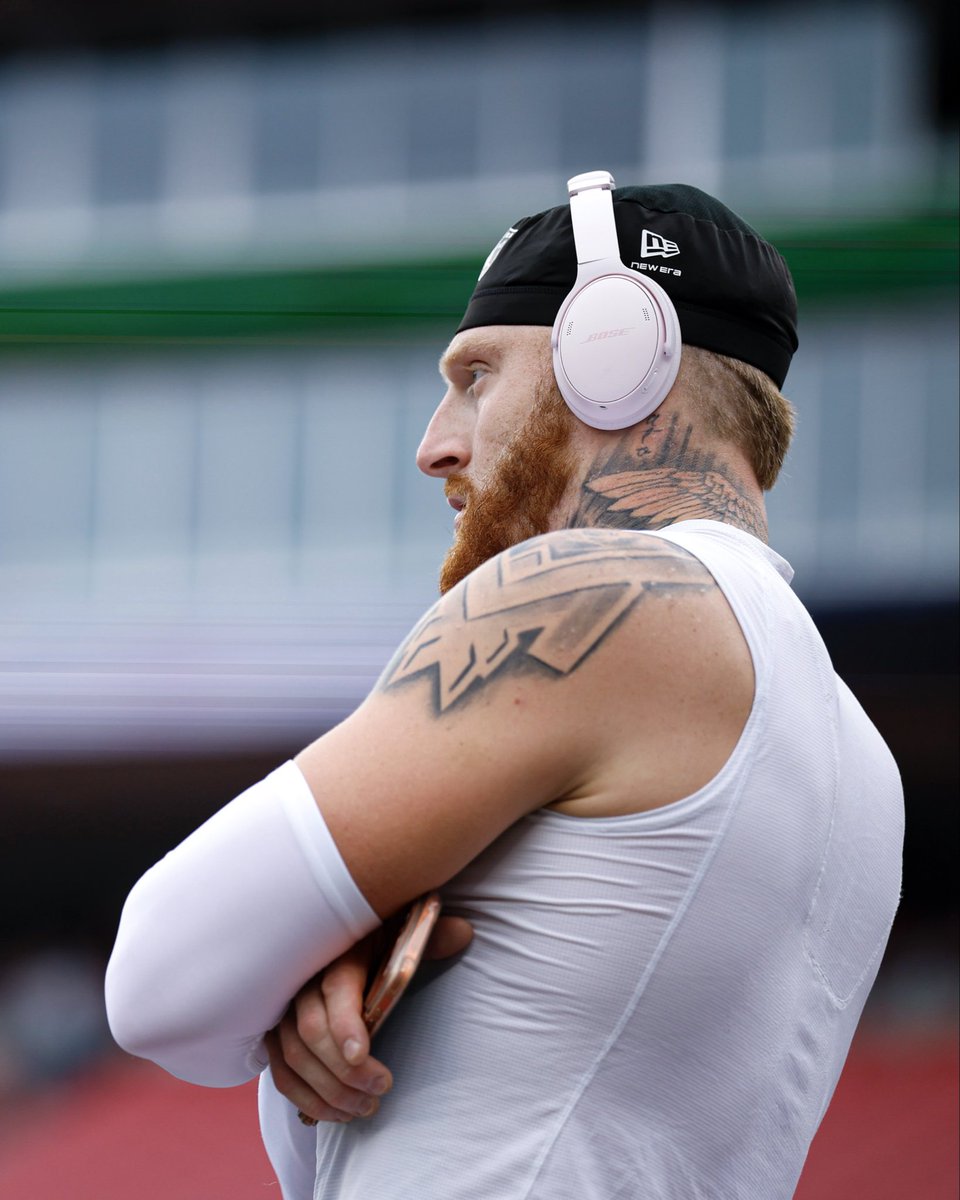 Raiders's tweet photo. Time’s ticking… #LVvsNE https://t.co/izj9nnCMtT