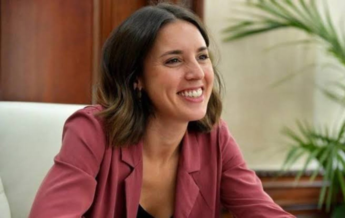 Formula_Music's tweet photo. ¿A QUIÉN VOTARÍAS EN LAS ELECCIONES DEL 29 DE NOVIEMBRE? 🇪🇸

🔄 Irene Montero 
❤️ Emilio Delgado 

#elecciones #FrenteAmplio #Podemos #29N https://t.co/fvkmLEOu7i