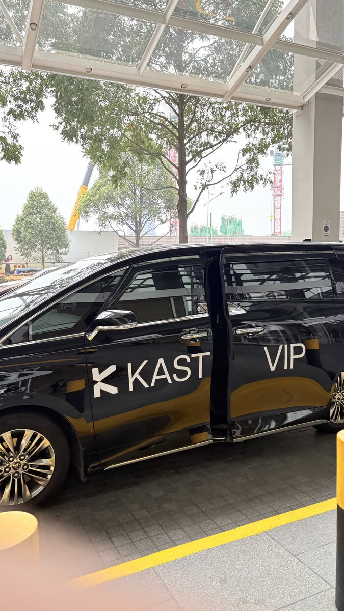 5Fourod's tweet photo. probably the highlight of your token2049 SG 🇸🇬experience, the comfort of leaving the convention back to your hotel

a truly solid vip experience for free 💯

@KASTxyz @raagulanpathy https://t.co/98uKCe59nU