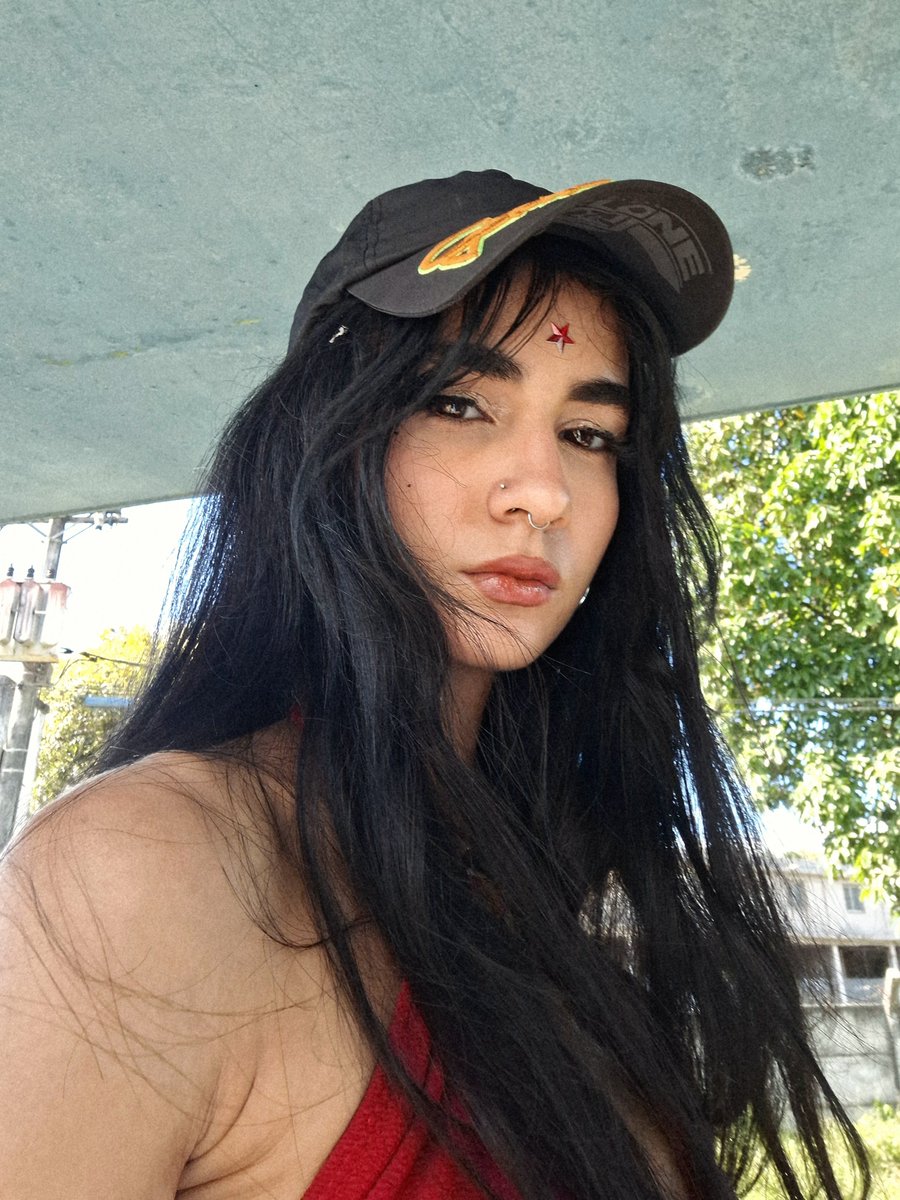 YUTAG4DO's tweet photo. oi licenca mulher baiana esperando onibus https://t.co/rBjTlY5gXu