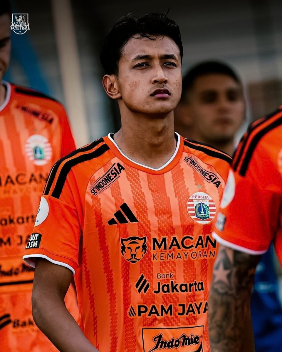 jacatravoetbal's tweet photo. Dony Tri Pamungkas kembali tampil musim ini setelah mengalami cidera yang cukup lama. Ia kembali tampil dan debut musim ini setelah 3 pekan absen membela Persija.

Kini persaingan sektor kiri cukup ketat setelah Dony pulih dari cidera. 🔥

#Persija #JacatraVoetbal https://t.co/Y4jgN6whZo
