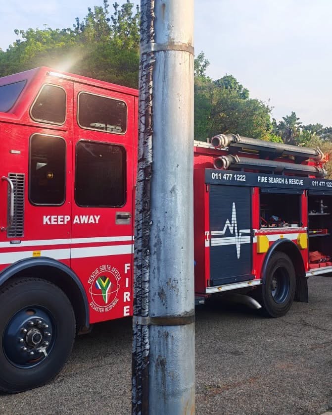 _ArriveAlive's tweet photo. SCP Private Search & Rescue received a report of a vehicle on fire in a parking lot on St Helena Road, Risidale
https://t.co/M2Qu6Qq2dx
#ArriveAlive #VehicleFire @SCP_SECURITY https://t.co/HKrpCIGmOx