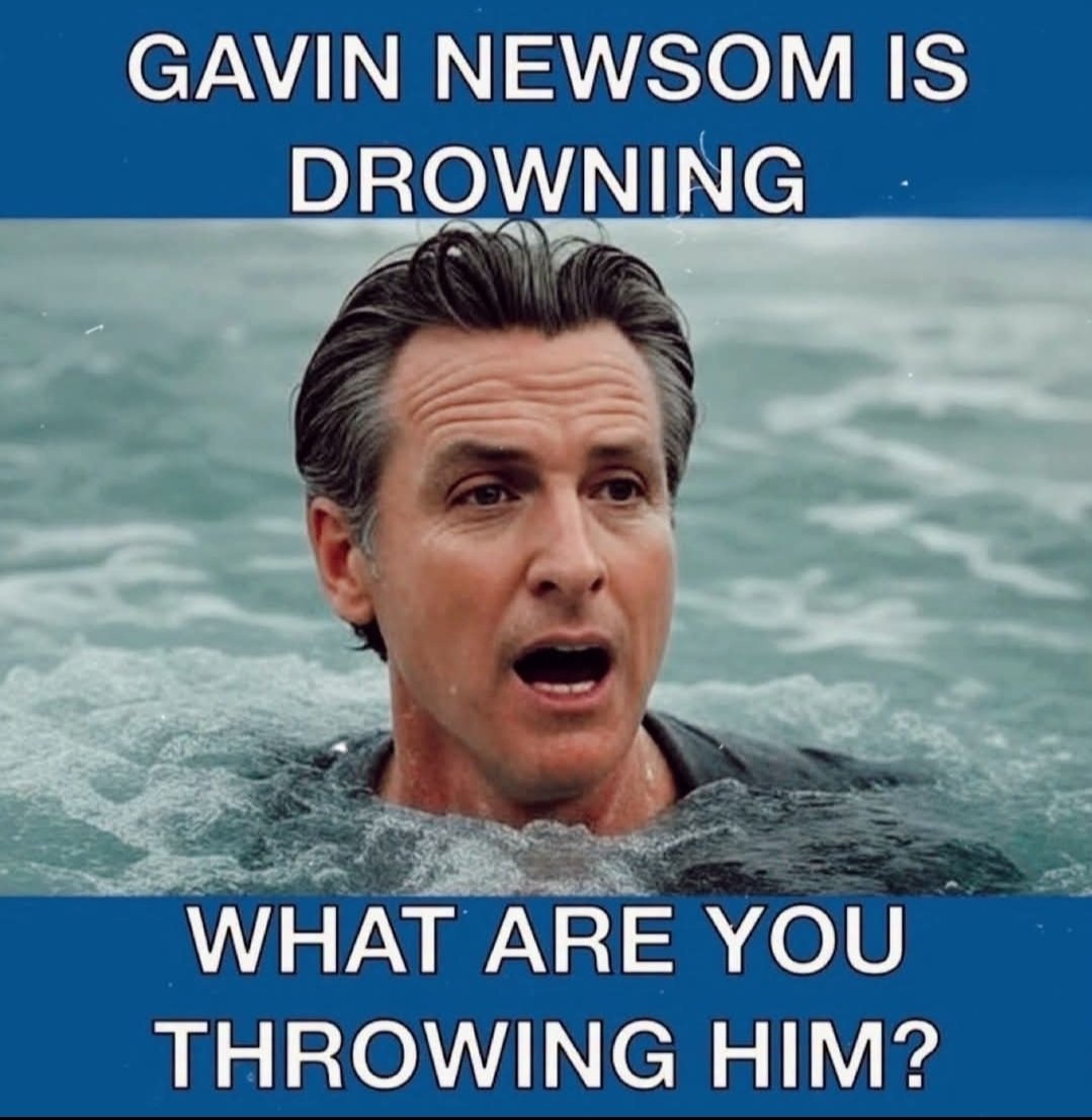 mariathies12's tweet photo. WHAT ARE YOU THROWING HIM? https://t.co/JbWr01SlOX
