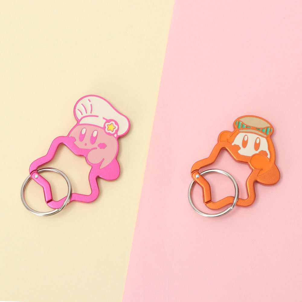 KirbyInformer's tweet photo. On October 16th, the Kirby Café will have an assortment of new items for sale!

💼 Shoulder Bag and Pouch
🍾 Kirby &amp; Waddle Dee Carabiner
🔑 Food Charms https://t.co/xDT6RAzPpn