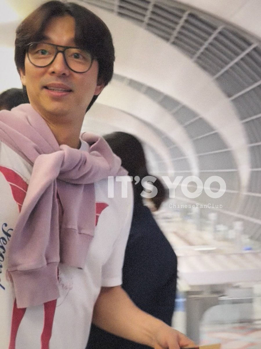 GongYooForumBr's tweet photo. 🇹🇭 Fotos lindas do Gong Yoo no aeroporto de Bangkok hoje ❤️

* Créditos aparecem nas imagens. https://t.co/bccGjYzMZS