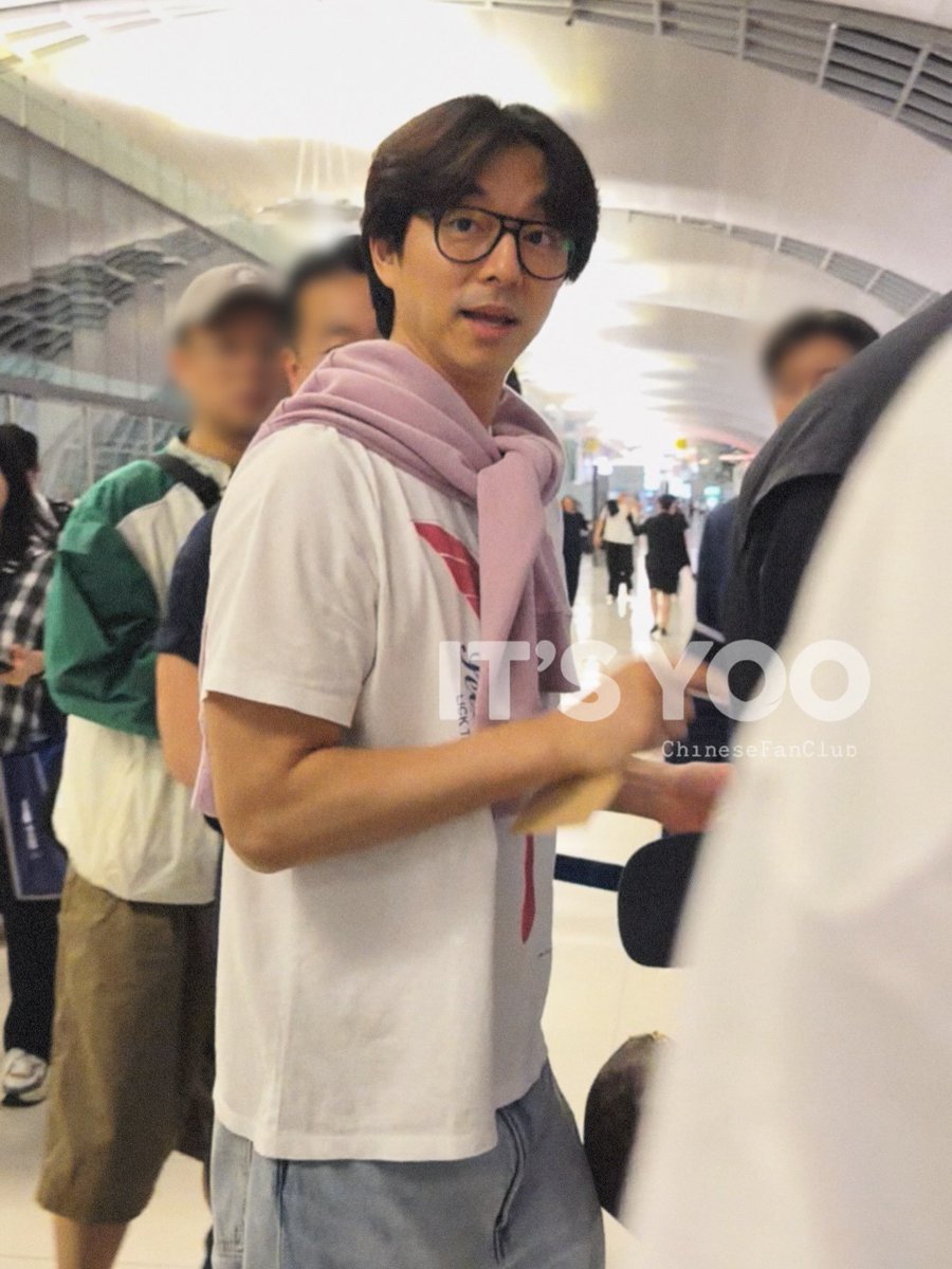 GongYooForumBr's tweet photo. 🇹🇭 Fotos lindas do Gong Yoo no aeroporto de Bangkok hoje ❤️

* Créditos aparecem nas imagens. https://t.co/bccGjYzMZS