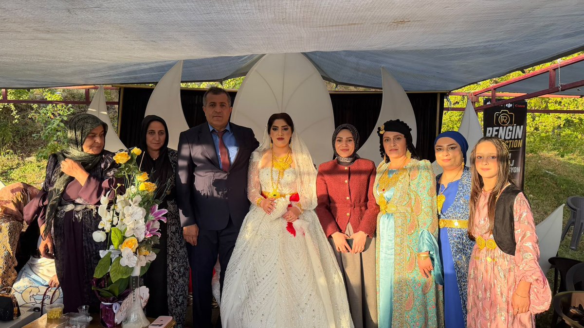Akkadin_Hakkari's tweet photo. AK Parti İl Kadın Kolları Başkanımız Sayın @GunesHyv ve yönetim olarak Jiyan &amp; Harun’un düğün törenine katılarak genç çiftimizin mutluluğuna ortak olduk.

Genç çiftimize bir ömür boyu sevgi, huzur ve mutluluk diliyor, her iki ailemizi de gönülden tebrik ediyoruz. https://t.co/Bjs3moCMAp