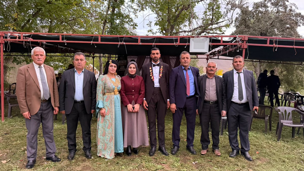Akkadin_Hakkari's tweet photo. AK Parti İl Kadın Kolları Başkanımız Sayın @GunesHyv ve yönetim olarak Jiyan &amp; Harun’un düğün törenine katılarak genç çiftimizin mutluluğuna ortak olduk.

Genç çiftimize bir ömür boyu sevgi, huzur ve mutluluk diliyor, her iki ailemizi de gönülden tebrik ediyoruz. https://t.co/Bjs3moCMAp