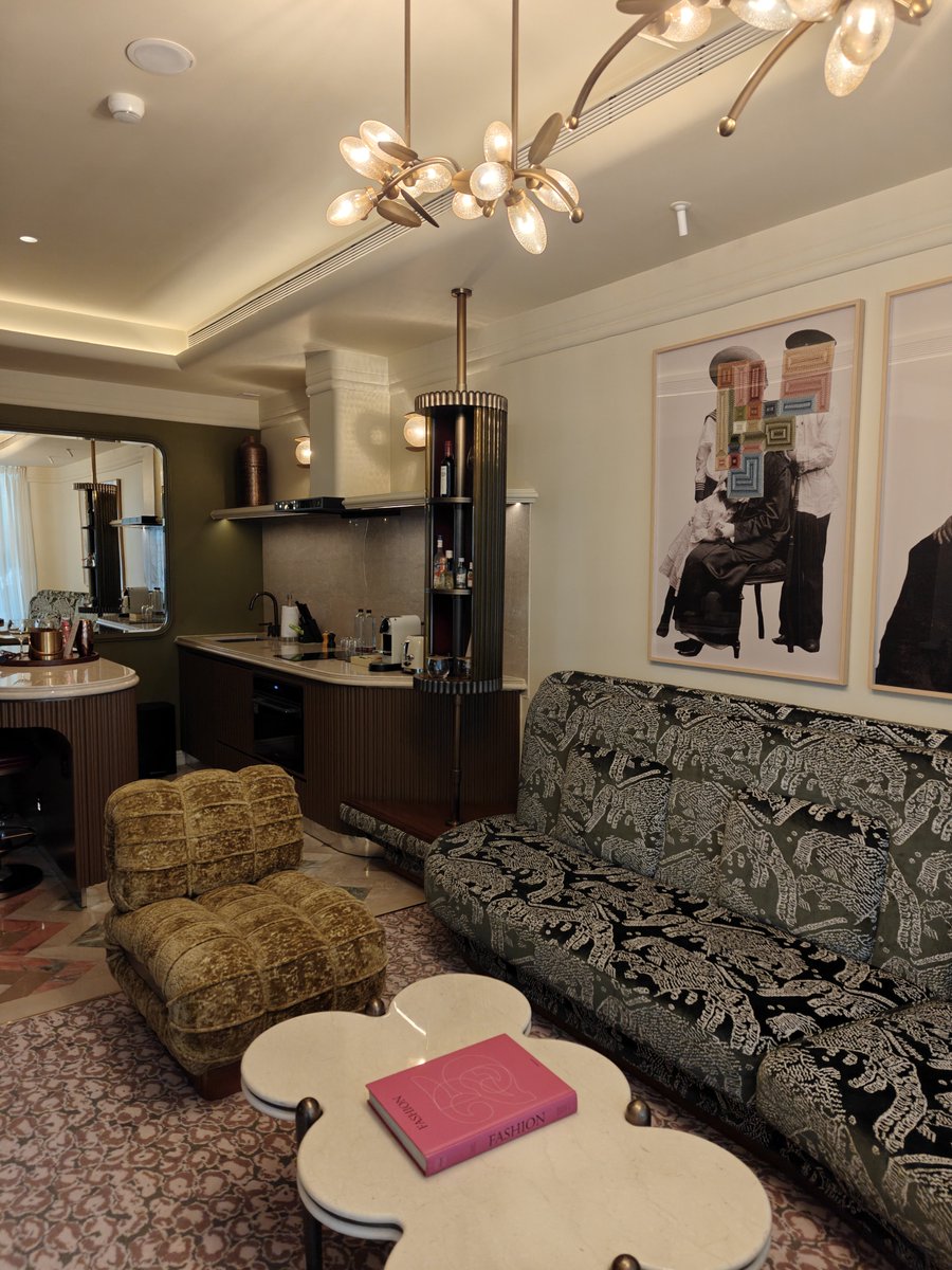 cards_wizard's tweet photo. Staying at probably the most tastefully designed Hotel in all of Bombay! ✨

..and before I forget 

Thank You, Credit Cards! 🥂 https://t.co/XscYHLeYJo