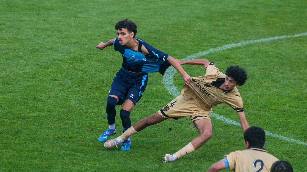 Vahal18's tweet photo. Tadam, moi passion : Continuer de tester la photo de foot !

@HAC_Foot  🆚 @AmiensSC en @U19NATIONAL  ⚽️

📍 Stade de la Cavée Verte

#HAC #HACU19 #HavreAC #CielEtMarine #ClubDoyen
#AmiensSC #AmiensSCU19
#U19Nat #U19National #Football #U19Football #U19 https://t.co/8tTwo6qAVs