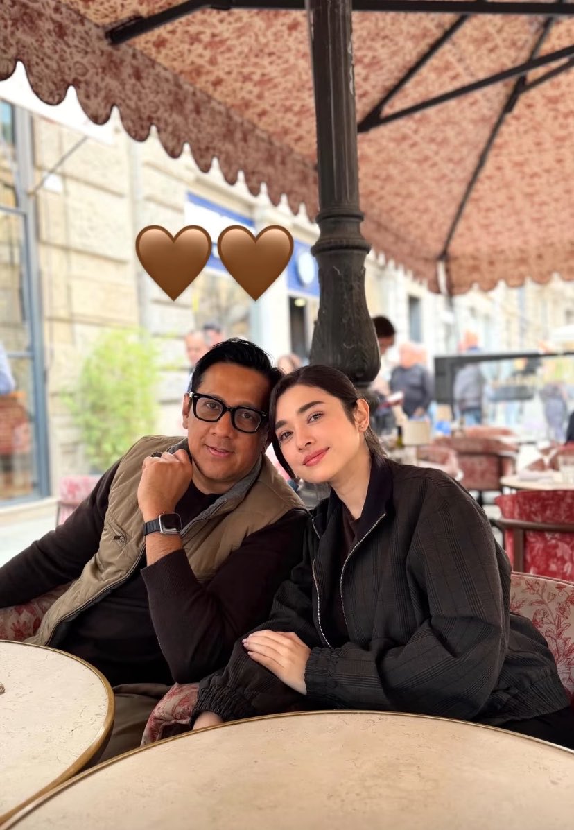 txtdri's tweet photo. Andre Taulany sama Amanda ajak jalan Arlova.
Pret si yg kemarin bilang si Arlova kaga seneng bapaknya kawin lagi. ini dia happy aja punya emak baru😫🙏 https://t.co/6oyXSeRaIB
