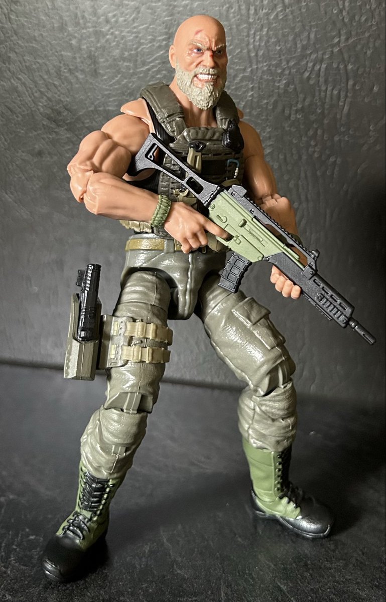 ComicsInvictus's tweet photo. #Kitbash #valaverse #actionforce

Shortage of Bad Guys, No Problem

The Swarm heads look great on the Raider Battalion trooper body. https://t.co/bMoibumdCv