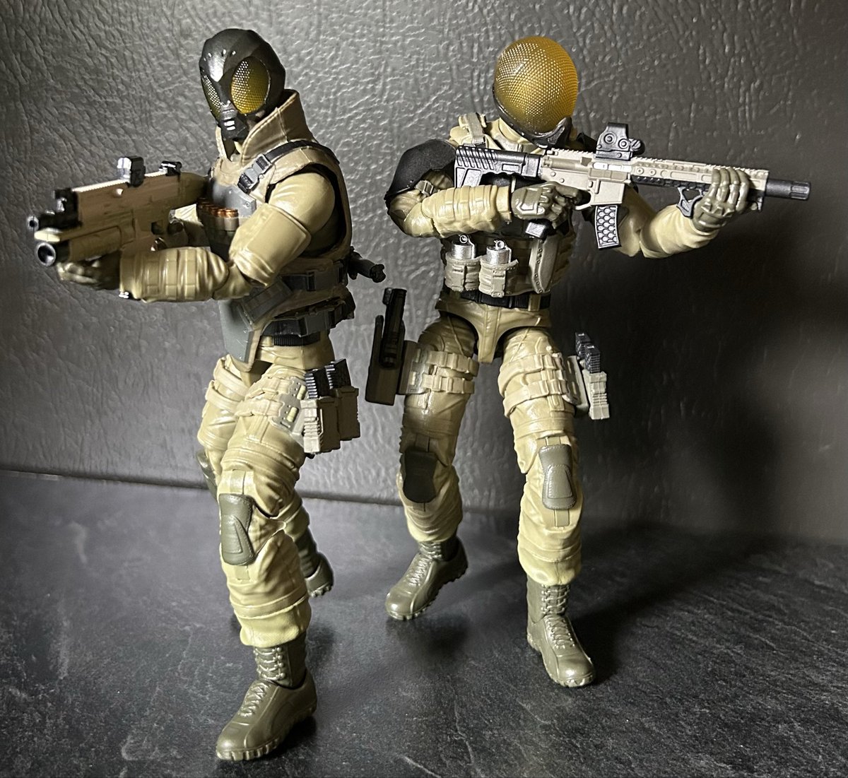 ComicsInvictus's tweet photo. #Kitbash #valaverse #actionforce

Shortage of Bad Guys, No Problem

The Swarm heads look great on the Raider Battalion trooper body. https://t.co/bMoibumdCv