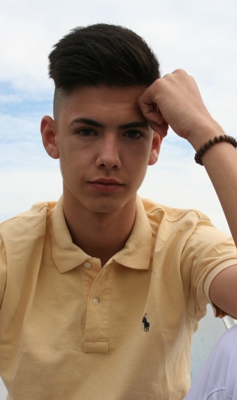 traumboysporn's tweet photo. Charlie - Super jung, tolles Model, latino Vibes und einfach sympathisch – mit heissem Blut, Charme und einer Ausstrahlung, die sofort auffällt. Frisch, selbstbewusst und voller Energie: ein Auftritt, der im Kopf bleibt. 🔥✨ #model #latino #sympathisch #vibes😍💥 https://t.co/Si00AFZ6MB