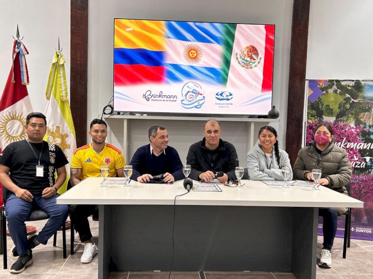 SorayaCordovaM's tweet photo. #Opinión | ¡Nuestros artistas triunfaron en Argentina! 🏆🇦🇷
Soraya Córdova Morán
 
Estamos muy contentos porque los Grupos Culturales Nacionales del Movimiento Antorchista regresaron de su gira por Argentina.

Completo: https://t.co/1oPSSUL3Nt https://t.co/9SnsDjG7dw