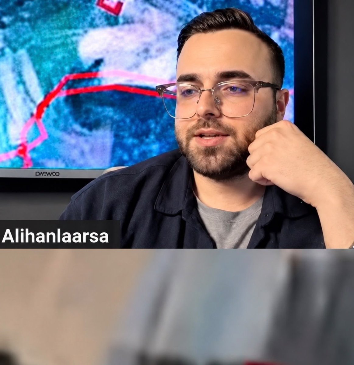 Anaforuniti's tweet photo. Arsasını satmak isteyen bir kişi Alihanlaarsa ile iletişime geçti. Arsanın şekilsiz olmasından yakınan gayrimenkulcü şu açıklamaları yaptı:

“Bu arsaları alırken insanların akıllarından ne geçiyor acaba, anlamıyorum arkadaşım. Göz var izan var; lütfen arsa alırken şekline dikkat edin.”