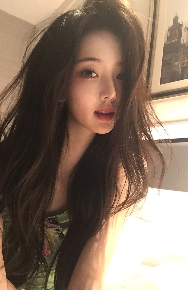 aftls2eee's tweet photo. 아… 폭발할것같다 너네 다 이솔한테반했지 ㅅ발 https://t.co/9lskrqeJ5N