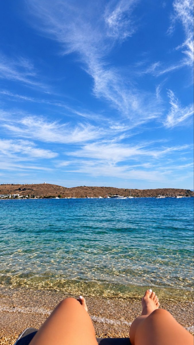RimXau's tweet photo. This in #octobull &amp; no Teams calls 🌊☀ #bodrum #sea #sun https://t.co/V9owf27GMQ