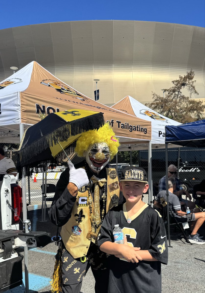 WhoDatFitz's tweet photo. Game Day with @WhoDatClown Who Dat! https://t.co/aIpiKVz3AB