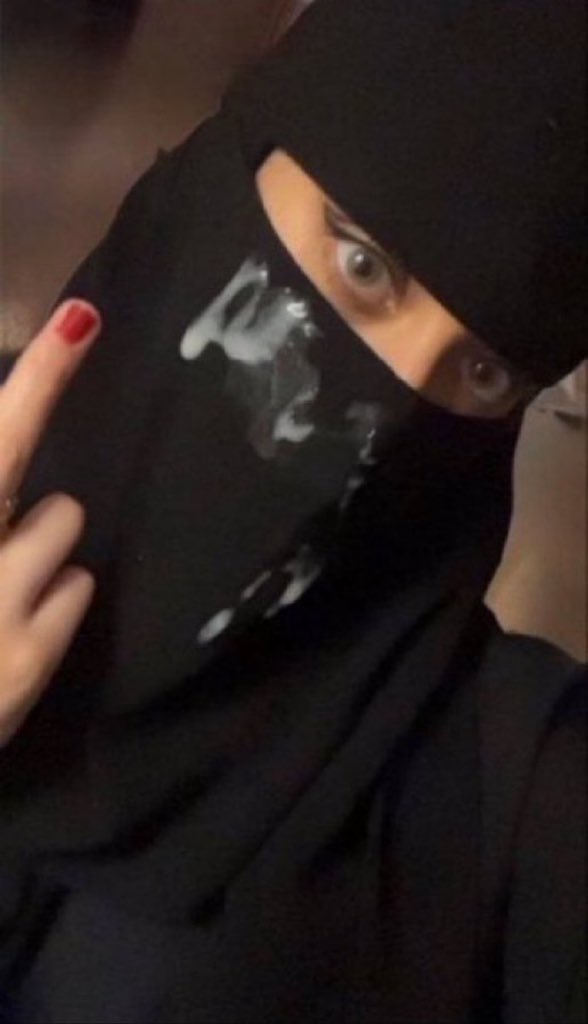 dsm98A's tweet photo. سؤال للفحول بسس
 لو اختك رجعت البيت كذا ويش راح تسوي ؟😭 https://t.co/6DVpSfLwdz