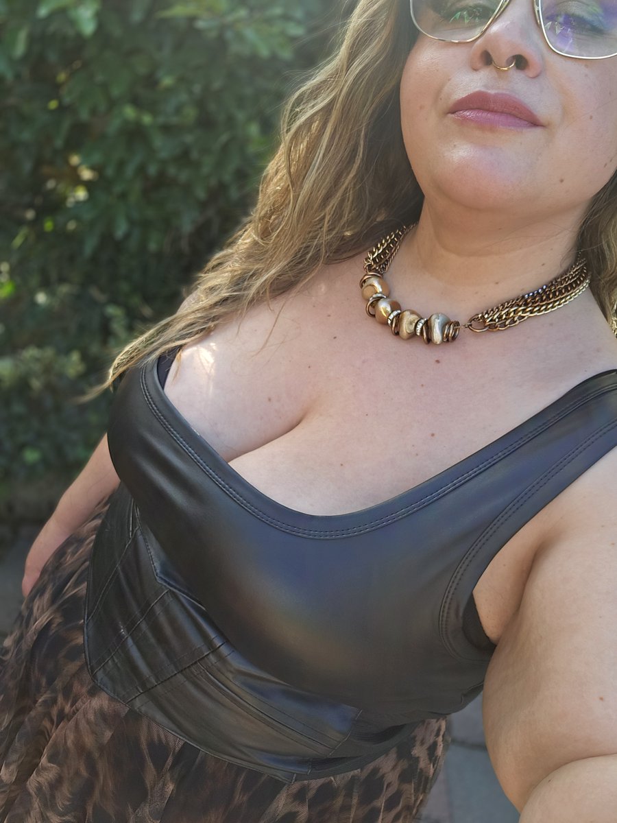 CurvyDivine's tweet photo. Mistress mode on 💪😏
#bbw #bbwitalia #thick #chubby #mistress #findom https://t.co/v0u5muWbDU