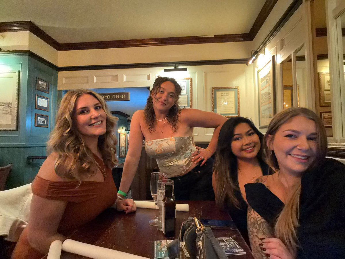 GirlsofSpoons's tweet photo. Bournmouth babes. 

Pick two? https://t.co/7PItpA4OB7