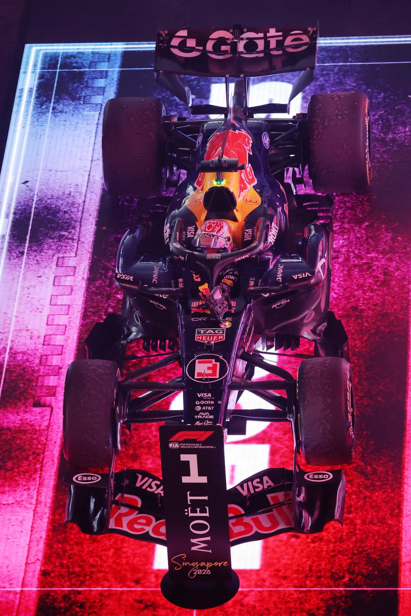 F1's tweet photo. That special Singapore glow 💖

Always spectacular 🎆

#F1 #SingaporeGP https://t.co/iOX2EPxGRM