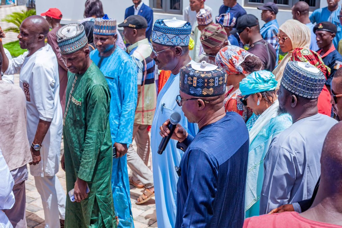 IbrahimAuw70178's tweet photo. Governor Uba Sani Gifts 8 Vehicles to APC Zone 3
In a bid to strengthen grassroots mobilization for President Bola Ahmed Tinubu and Governor Uba Sani, His Excellency Sen. Uba Sani, CON, has gifted 8 branded vehicles to APC Chairmen in Zone 3.
#UbaSani #SadiqMammanLagos #SUSSG https://t.co/iF8eaj2HdR
