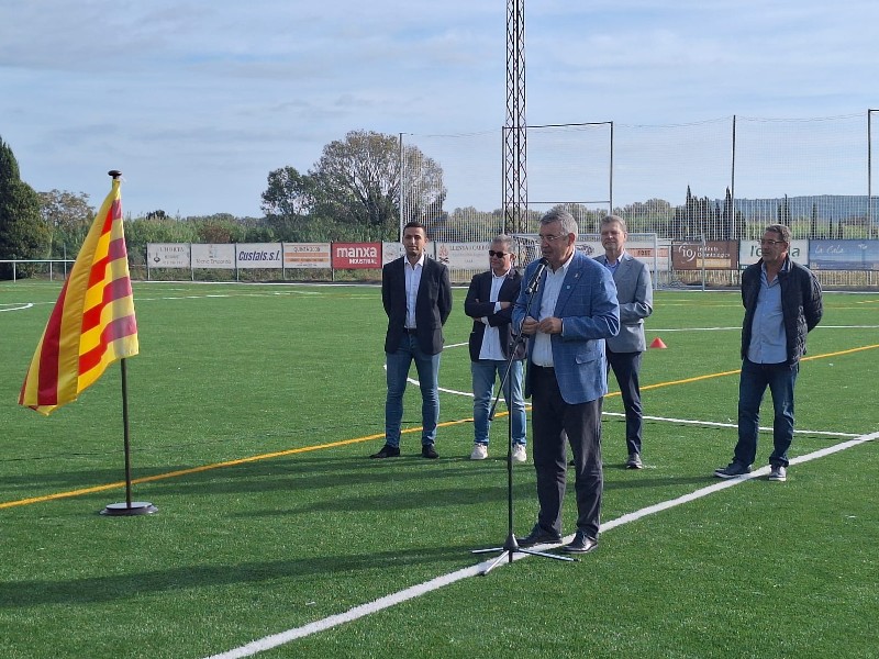DiputacioGirona's tweet photo. ⚽️ Presentació dels equips del CF Base l'Empordanet per a la temporada 2026-2027, amb el president de la #DdGi, Miquel Noguer. 

📍A partir d'ara, el nou camp de gespa artificial de #Bellcaire d'Empordà portarà el nom de Tito Vilanova. 

🔗 https://t.co/a4P0Xh8uyA https://t.co/WdoV5S4Xf2