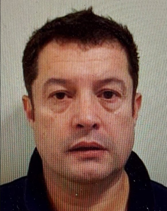 maibortpetit's tweet photo. 🚨 ¡ÁLVARO PULIDO, SOCIO DE ÁLEX SAAB, FUE ENTREGADO A ESTADOS UNIDOS!

El empresario colombiano Álvaro Enrique Pulido Vargas fue trasladado a Estados Unidos tras permanecer recluido en la cárcel El Rodeo, en Venezuela, según Cuentas Claras Digital y el exdiputado Carlos Paparoni.

Pulido, señalado por su participación en las tramas de corrupción de los Comités Locales de Abastecimiento y Producción (CLAP) y el caso Pdvsa-Cripto, enfrenta acusaciones relacionadas con lavado de dinero y otros delitos.

Fue sancionado por Estados Unidos en 2019 y figura en la misma causa judicial que Álex Saab en Florida.

Su entrega coincide con el viaje de Delcy Rodríguez a Roma. ¿Qué información podría aportar Pulido a las autoridades estadounidenses sobre las redes financieras del chavismo?