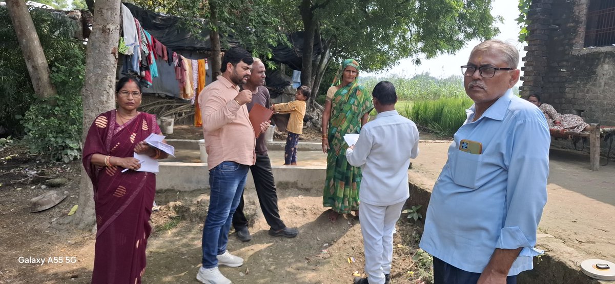 SocialAuditUP's tweet photo. जनपद अयोध्या, मथुरा एवं सुल्तानपुर में सोशल ऑडिट के दौरान श्रमिकों से डोर टू डोर सत्यापन।
@DyCMGoUP @kpmaurya1 @OfficeOfKPM @VijayLaxmiMLA https://t.co/GSoB9gzjAs