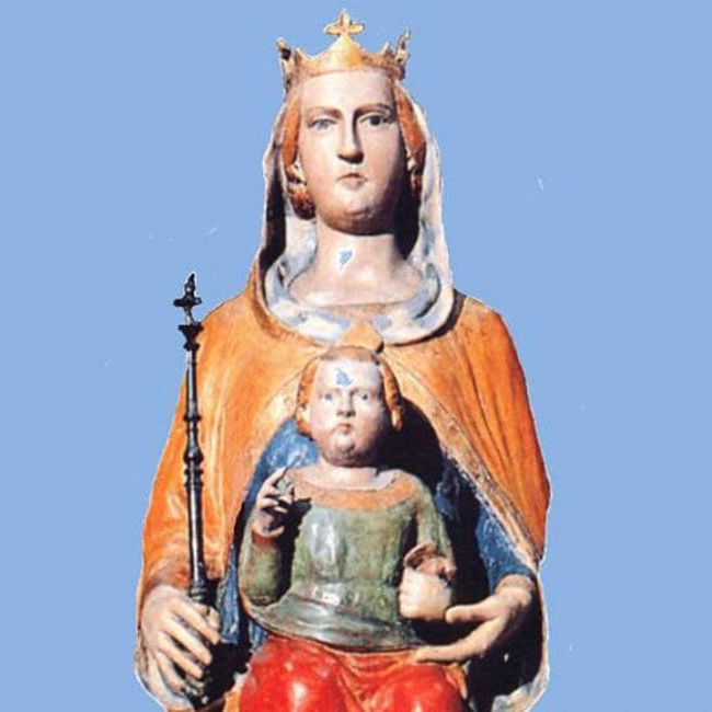 Dio's tweet photo. E anche oggi positivi e sorridenti con il prossimo, come la Madonna di Piedigrotta da Napoli. https://t.co/RCb4pZmOK9