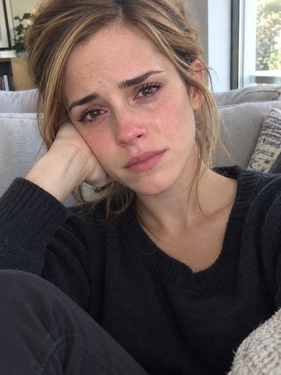 EmmaWatsonlh2j's tweet photo. Only Hello can make me feel good, but it's obvious nobody is texting me I think nobody loves me anymore 💔😭 https://t.co/zrRwC0yLMt