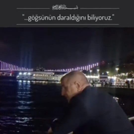 Ryummxx's tweet photo. Bugün brooklyn nine nine biticek yemek yerken ne izliycem şimdi https://t.co/LvLjbIAFOp